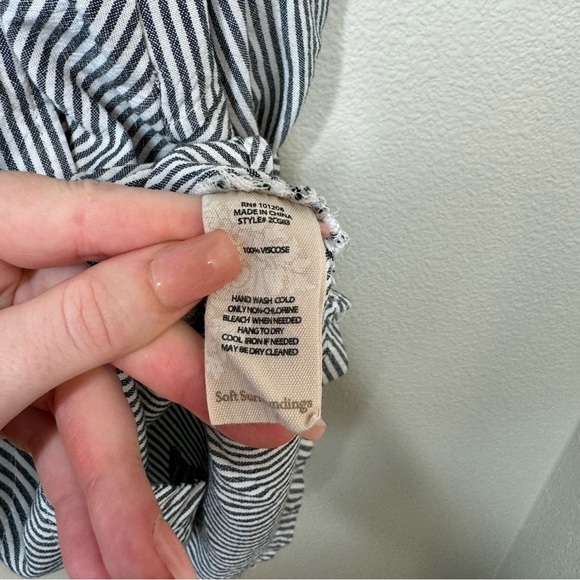 Soft Surroundings | Sasha Grey White Striped Tunic | Large - Picture 4 of 7